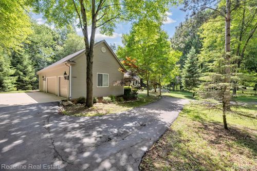 1388 Pine Grove Ln, Milford, MI, 48381-1234 | Card Image