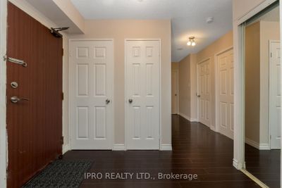 805 - 5 Lisa St, Condo with 3 bedrooms, 2 bathrooms and 1 parking in Brampton ON | Image 1