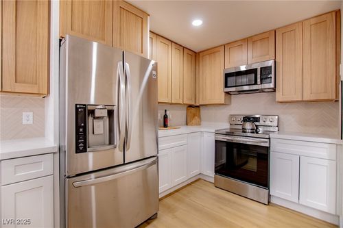 233 Pecos Way, Las Vegas, NV, 89121-2400 | Card Image