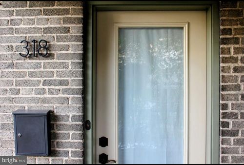 318 Spruce St, WEST READING, PA, 19611-1341 | Card Image