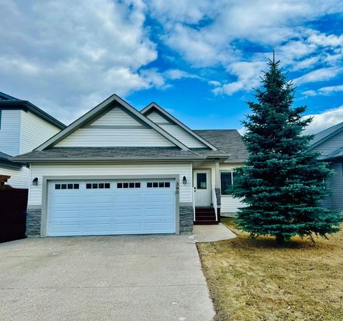 390 Pacific Crescent, Home with 5 bedrooms, 4 bathrooms and 4 parking in Fort Mcmurray AB | Card Image