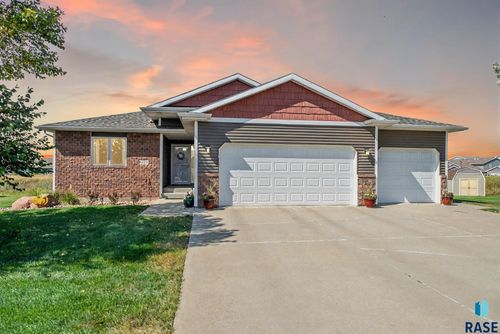 1035 N Spencer Ln, Tea, SD, 57064-2403 | Card Image