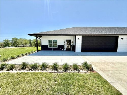 30624 Porter Dr, Maryville, MO, 64468-8529 | Card Image