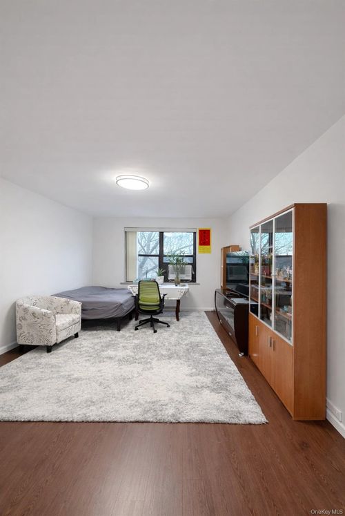 apt-4p-21306 75th Ave, Oakland Gardens, NY, 11364-3324 | Card Image