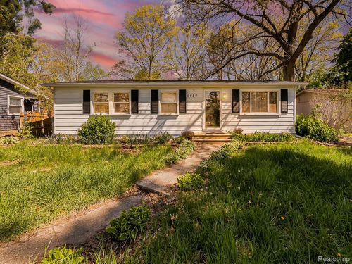 9650 Cooley Lake Rd, White Lake, MI, 48386-3941 | Card Image