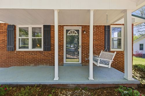 1021 Preston Dr, Burns, TN, 37029-6056 | Card Image