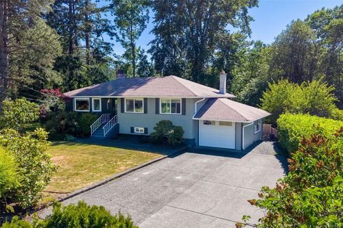 3990 Haro Rd, Victoria, BC, V8N4A9 | Card Image