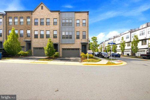 42310 Crawford Ter, BRAMBLETON, VA, 20148-4938 | Card Image