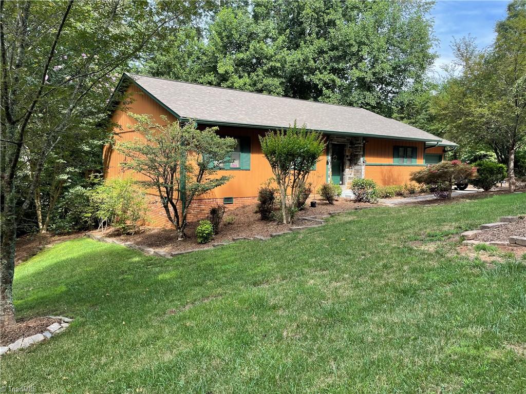 Forest Dr, Wilkesboro, NC 28697