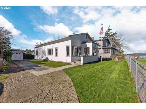 2574 Stanton Ave, North Bend, OR, 97459-3258 | Card Image