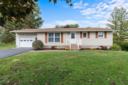 4043 Howlett Hill Rd, Syracuse, NY, 13215-1017 | Card Image