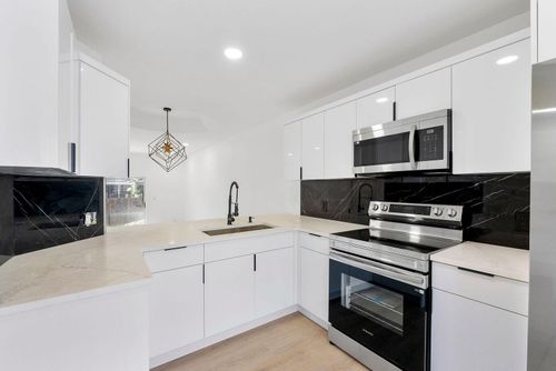 8300 Nw 10th St, Miami, FL, 33126-2716 | Card Image