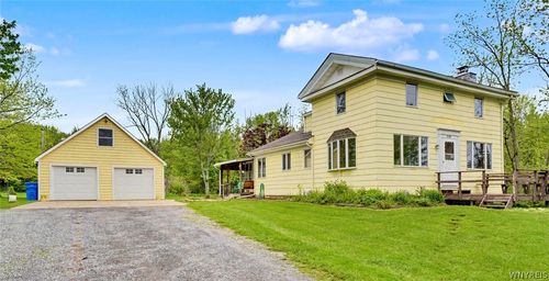 5158 Hunters Creek Rd, East Aurora, NY, 14052-9558 | Card Image