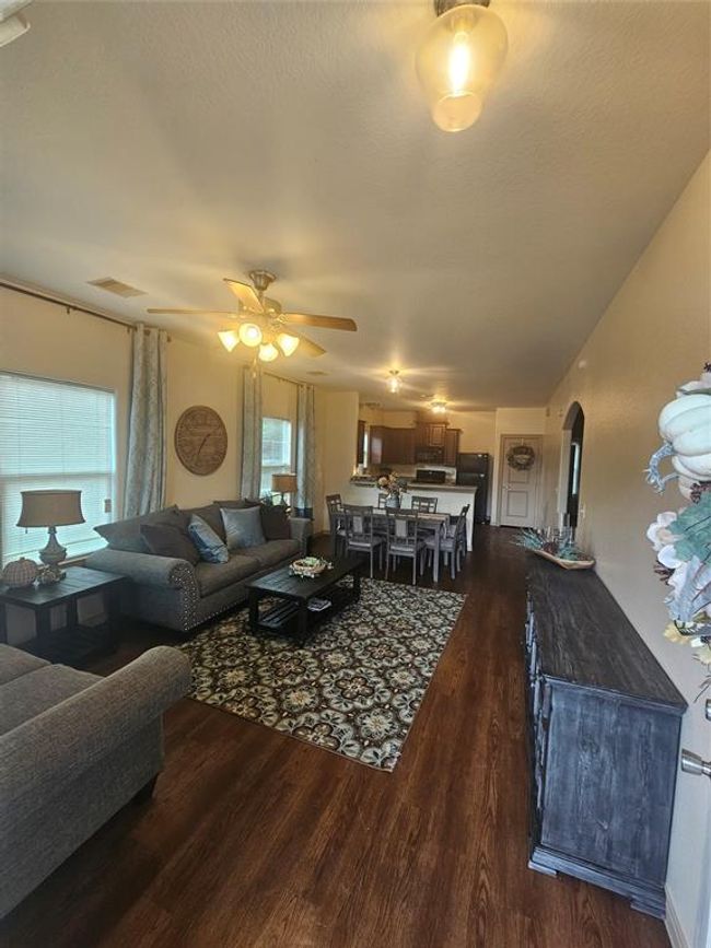 Open concept Family/dining room, kitchen. | Image 6