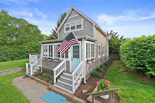 323 N Main St, Cohasset, MA, 02025-1345 | Card Image
