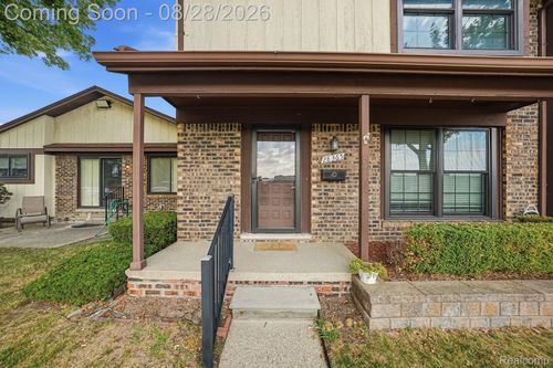 28365 Queens Ct, Warren, MI, 48093-4207 | Card Image