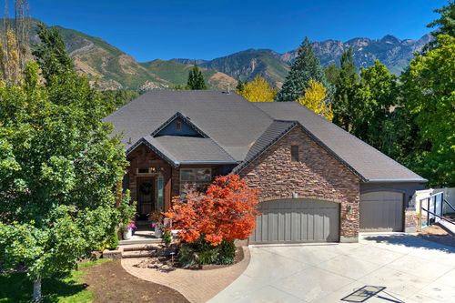 2438 E Woodwillow Cir, Salt Lake City, UT, 84109-2522 | Card Image