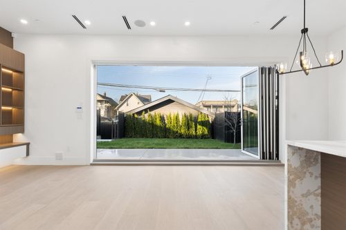 2-847 E 10 Avenue, Vancouver, BC, V5T2A9 | Card Image