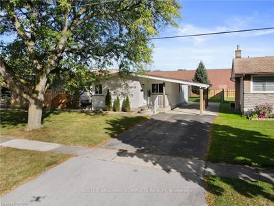 6763 Cooper Dr, House other with 3 bedrooms, 1 bathrooms and 5 parking in Niagara Falls ON | Image 2