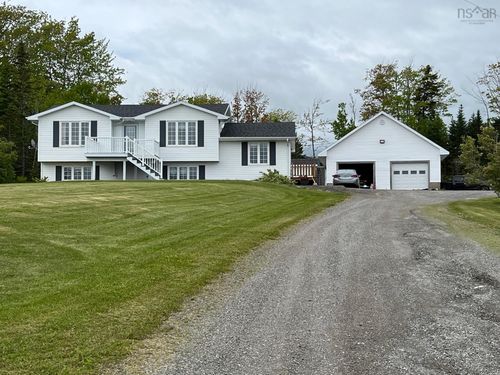 49 Big Baddeck Rd, Baddeck, NS, B0E1B0 | Card Image