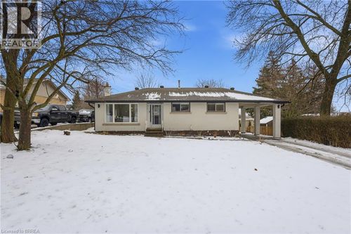 4 Lillian St, St George, ON, N0E1A0 | Card Image