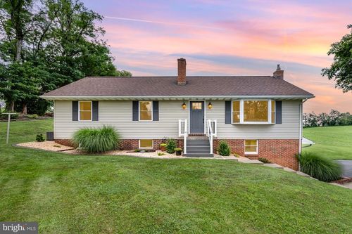 107 N Colebrook Rd, MANHEIM, PA, 17545-8213 | Card Image