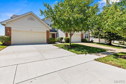 61a-612 Hawk Run Dr, O Fallon, MO, 63368-8185 | Card Image