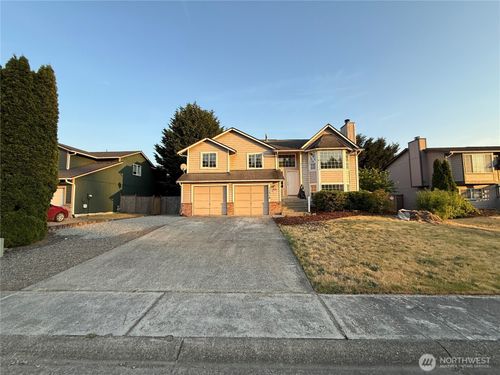 11218 171st Street E, Puyallup, WA, 98374 | Card Image