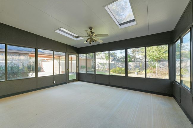 Enclosed sun-room with skylights | Image 39