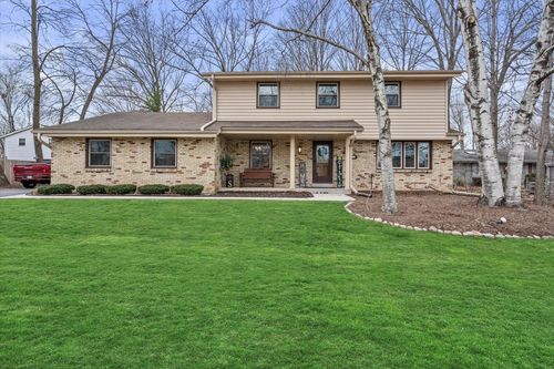 3675 S Poplar Road, New Berlin, WI, 53151 | Card Image