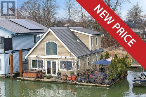 {{alt}} | Card Image