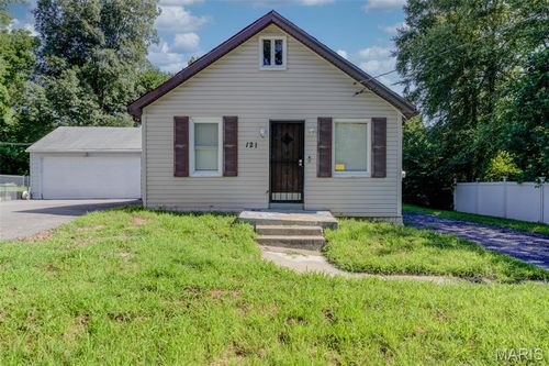 121 Coburg Dr, Saint Louis, MO, 63137-4102 | Card Image