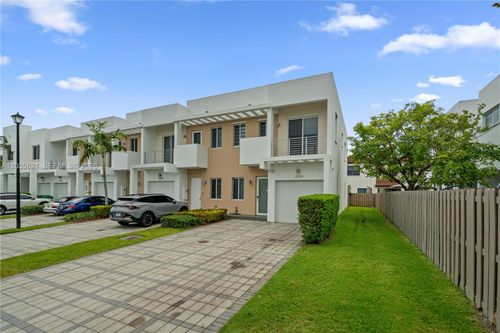 10294 Nw 71st Ter, Doral, FL, 33178-4411 | Card Image