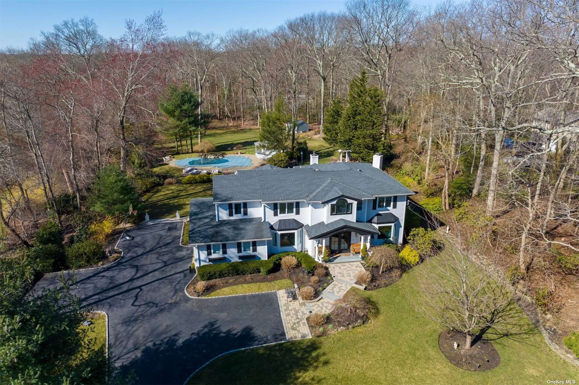 Woodvale Dr, Syosset, NY 11791