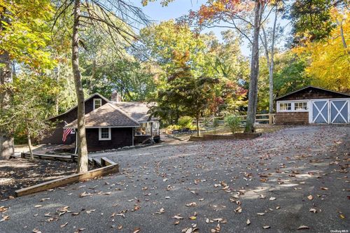 10 Overhill Rd, Shoreham, NY, 11786-1061 | Card Image