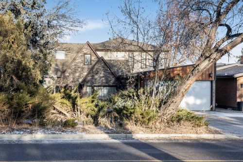 176 1 St Sw, Medicine Hat, AB, T1A3Y9 | Card Image