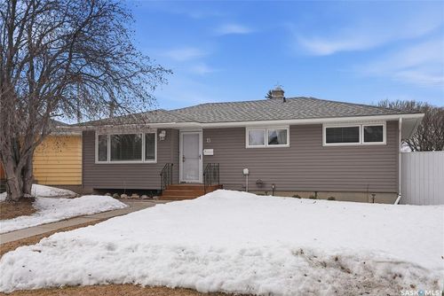 15 Stewart Avenue, Saskatoon, SK, S7L3S5 | Card Image