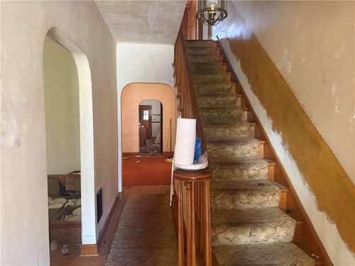 1046 Wallis Ave, Farrell, PA, 16121-1143 | Card Image