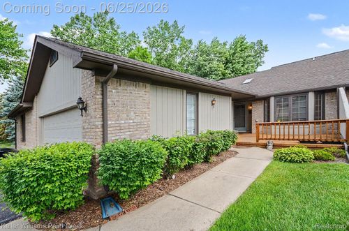13311 Whittier Dr, Sterling Heights, MI, 48312-6910 | Card Image