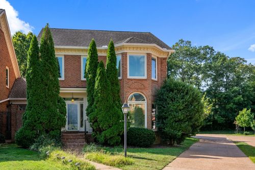 5214 Shenandoah Ct, Nashville, TN, 37220-1712 | Card Image