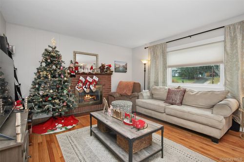 22 Wendover Dr, Poughkeepsie, NY, 12601-6010 | Card Image