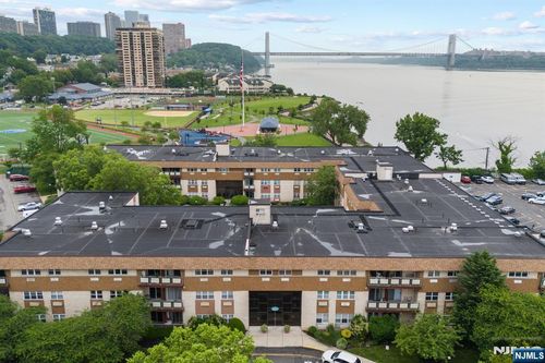 1111 River Rd, Edgewater, NJ, 07020-1335 | Card Image