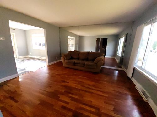 1169 Oleander Dr, Mount Morris, MI, 48458-2819 | Card Image