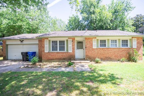 509 N Village Pl, Broken Arrow, OK, 74012-2812 | Card Image