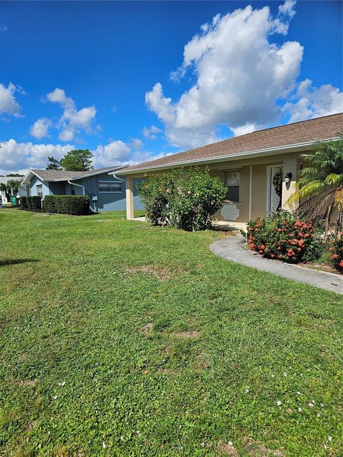 967 Se Breakwater Ave, Port St Lucie, FL, 34983-3915 | Card Image