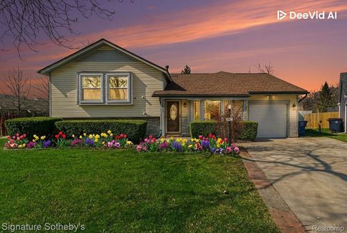 2067 Champagne Dr, Ann Arbor, MI, 48108-2558 | Card Image