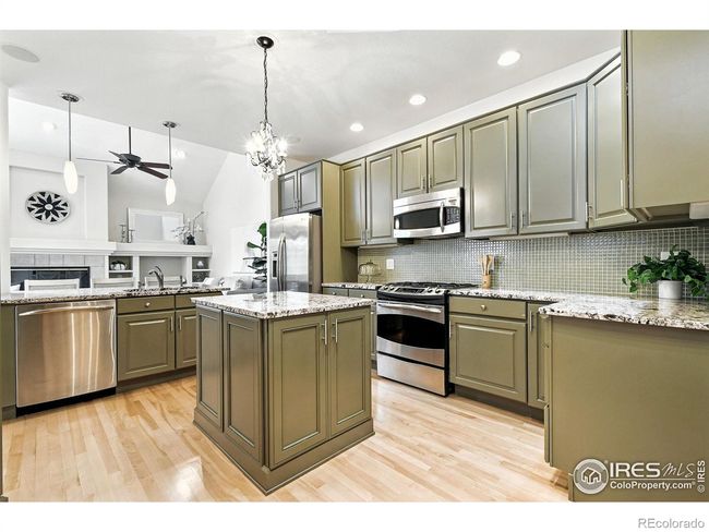 Easy to flow when preparing meals on the various work surfaces. | Image 6