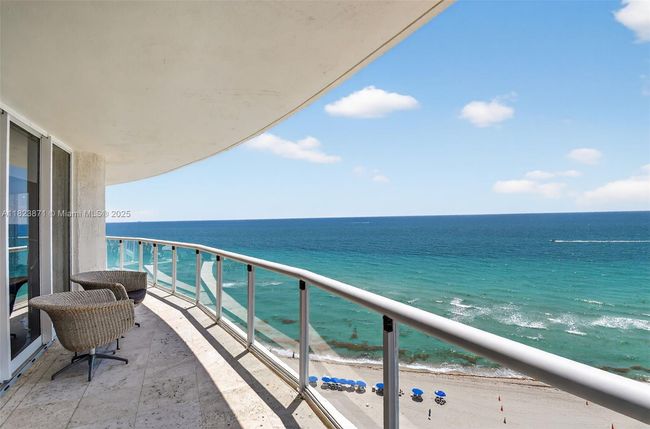 APT-1401 - 18671 Collins Ave, Condo with 3 bedrooms, 4 bathrooms and null parking in Sunny Isles Beach FL | Image 36