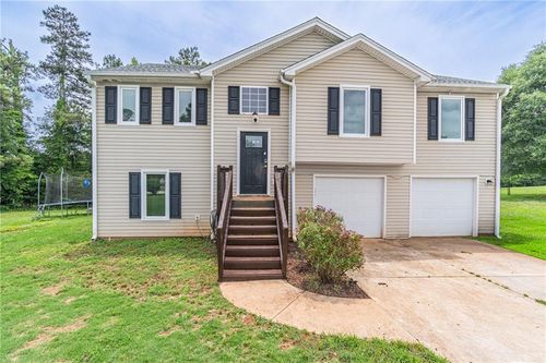 322 Royal Oaks Dr, Winder, GA, 30680-4360 | Card Image