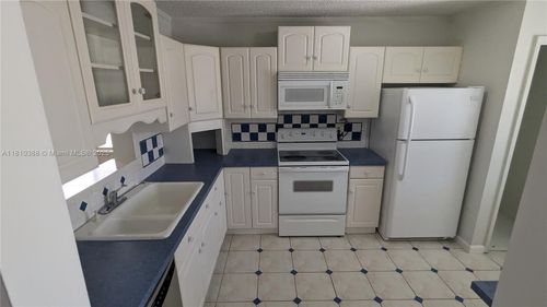 apt-j12-8051 Southgate Blvd, North Lauderdale, FL, 33068-1157 | Card Image